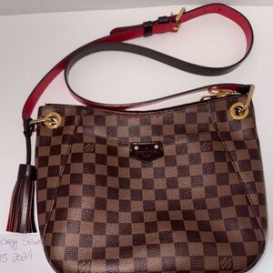 Authentic LOUIS VUITTON 
Damier Ebene South Bank Besace